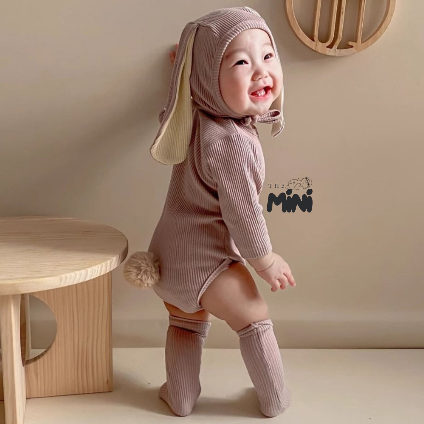 Set thỏ bụ bẫm - M009B - Size 2 tháng đến 18 tháng - Set kèm nón và tất