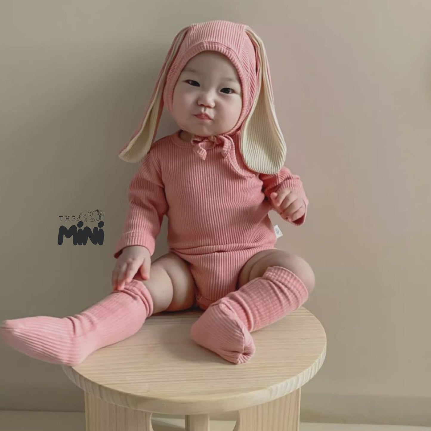 Set thỏ bụ bẫm - M009B - Size 2 tháng đến 18 tháng - Set kèm nón và tất